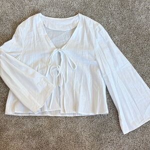 Elegant White Women's Top Linen look